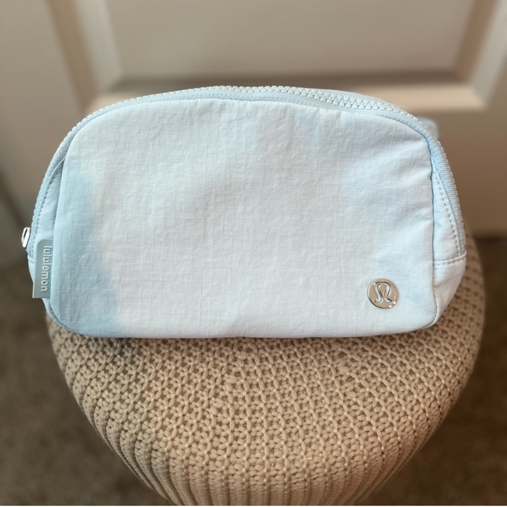 Lululemon Everywhere Belt Bag 1L( Powder Blue)🤎